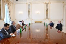Президент Ильхам Алиев принял делегацию во главе с президентом группы Исламского банка развития (ФОТО/ВИДЕО)