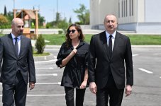 Президент Ильхам Алиев и Первая леди Мехрибан Алиева ознакомились с условиями, созданными в частных домах в селе Шукюрбейли (ФОТО)