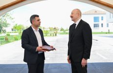 Президент Ильхам Алиев и Первая леди Мехрибан Алиева встретились с жителями, переехавшими в село Шукюрбейли Джебраильского района (ФОТО)