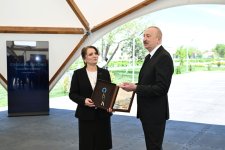 Президент Ильхам Алиев и Первая леди Мехрибан Алиева встретились с жителями, переехавшими в село Шукюрбейли Джебраильского района (ФОТО)