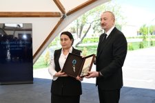 Президент Ильхам Алиев и Первая леди Мехрибан Алиева встретились с жителями, переехавшими в село Шукюрбейли Джебраильского района (ФОТО)