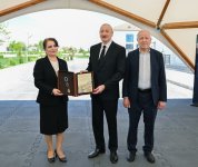 Президент Ильхам Алиев и Первая леди Мехрибан Алиева встретились с жителями, переехавшими в село Шукюрбейли Джебраильского района (ФОТО)