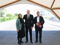 Президент Ильхам Алиев и Первая леди Мехрибан Алиева встретились с жителями, переехавшими в село Шукюрбейли Джебраильского района (ФОТО)