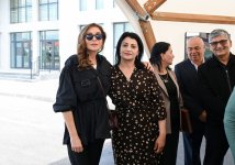 Президент Ильхам Алиев и Первая леди Мехрибан Алиева встретились с жителями, переехавшими в село Шукюрбейли Джебраильского района (ФОТО)