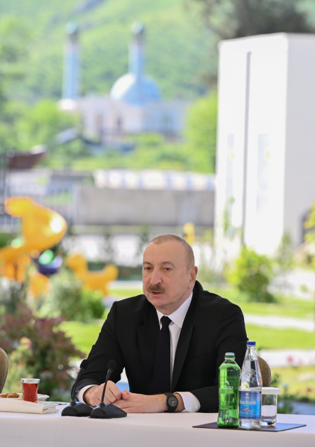 Президент Ильхам Алиев встретился в городе Зангилан с жителями, заложил фундамент отеля Zangilan City Park Hotel (ФОТО)