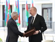 Президент Ильхам Алиев встретился с семьями, переселившимися в первый жилой комплекс в городе Зангилан (ФОТО)