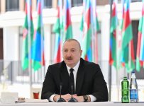 Президент Ильхам Алиев встретился с семьями, переселившимися в первый жилой комплекс в городе Зангилан (ФОТО)