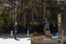 Руководство и коллектив Министерства здравоохранения Азербайджана почтили светлую память общенационального лидера Гейдара Алиева (ФОТО)