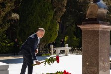 Руководство и коллектив Министерства здравоохранения Азербайджана почтили светлую память общенационального лидера Гейдара Алиева (ФОТО)