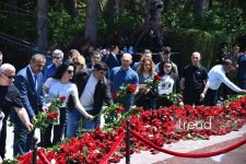 Азербайджанский народ чтит память великого лидера Гейдара Алиева (ФОТО)