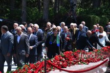 Азербайджанский народ чтит память великого лидера Гейдара Алиева (ФОТО)
