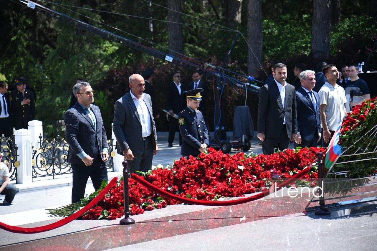 Азербайджанский народ чтит память великого лидера Гейдара Алиева (ФОТО)