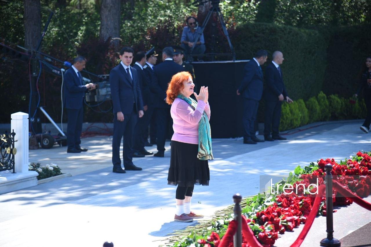 Азербайджанский народ чтит память великого лидера Гейдара Алиева (ФОТО)