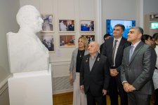 В Национальном музее искусств Азербайджана состоялось открытие мемориального зала, посвященного памяти великого лидера Гейдара Алиева и выдающегося ученого-офтальмолога, академика Зарифы Алиевой (ФОТО)