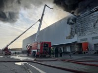В Баку на складе вспыхнул сильный пожар (ФОТО/ВИДЕО)