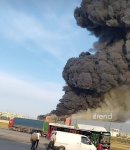 В Баку на складе вспыхнул сильный пожар (ФОТО/ВИДЕО)