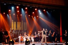 Участник "Евровидения" выступил в Баку с первым соло-концертом (ФОТО)