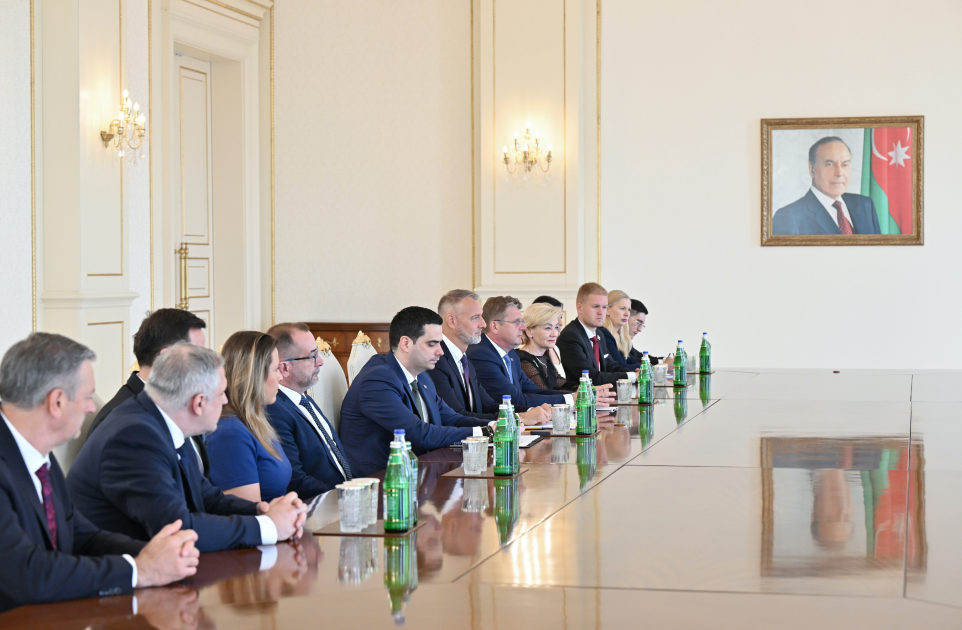 Президент Ильхам Алиев принял делегацию во главе с председателем Национального совета Словакии (ФОТО)