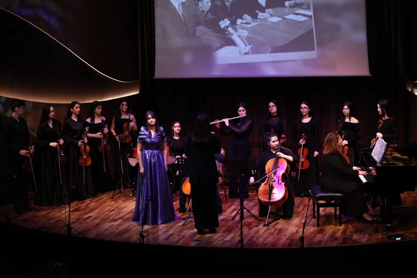 Творческий потенциал нового поколения - "Zirvəyə ucalan ömür - 2" (ФОТО)