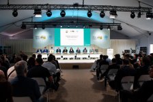 В Азербайджане проведен брифинг для представителей дипкорпуса, посвященный WUF13 (ФОТО)