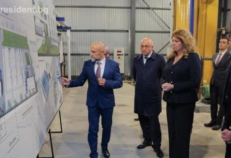Илияна Йотова посетила в Азербайджане завод, построенный на болгарские инвестиции (ФОТО)