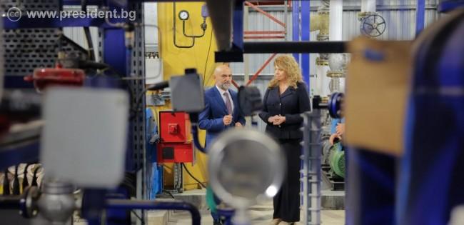 Илияна Йотова посетила в Азербайджане завод, построенный на болгарские инвестиции (ФОТО)