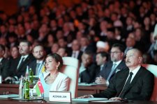 Президент Ильхам Алиев и Первая леди Мехрибан Алиева приняли участие в церемонии открытия WUF13 в Баку (ФОТО/ВИДЕО)