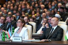 Президент Ильхам Алиев и Первая леди Мехрибан Алиева приняли участие в церемонии открытия WUF13 в Баку (ФОТО/ВИДЕО)