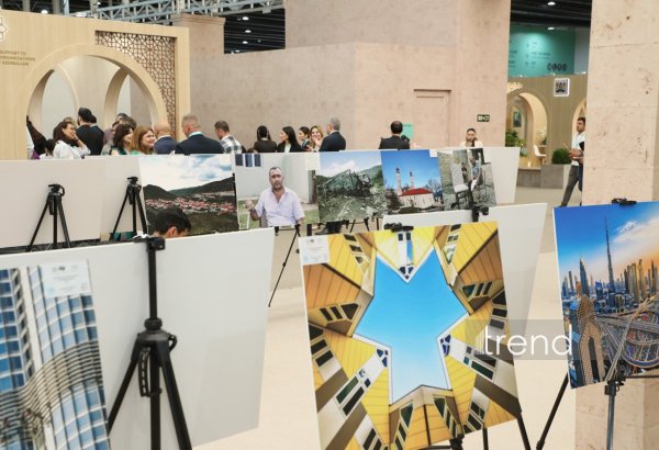 На WUF13 в Баку представлены фотовыставки о городской жизни, минной опасности и урбициде (ФОТО)
