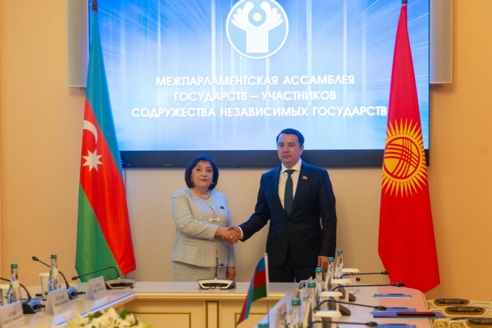 Сахиба Гафарова встретилась со спикером парламента Кыргызстана (ФОТО)