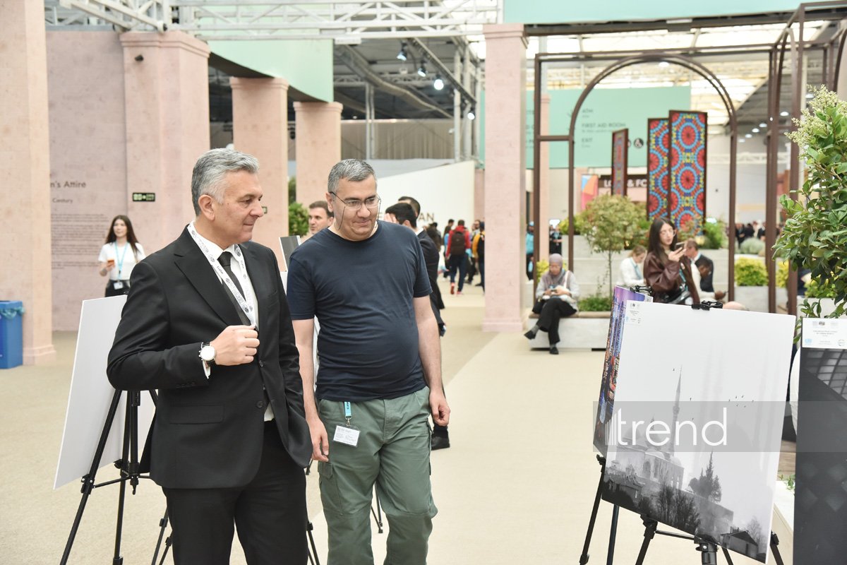 На WUF13 в Баку представлены фотовыставки о городской жизни, минной опасности и урбициде (ФОТО)