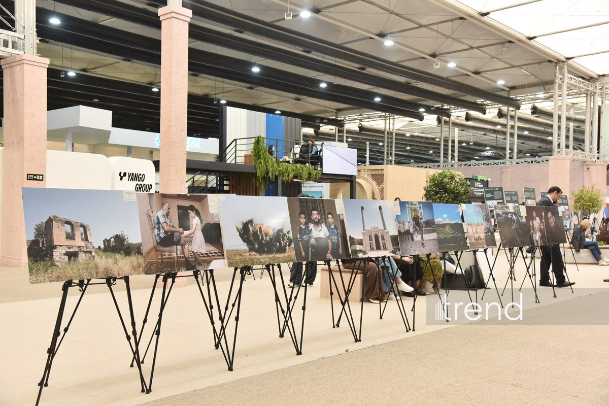 На WUF13 в Баку представлены фотовыставки о городской жизни, минной опасности и урбициде (ФОТО)
