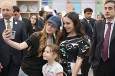 Вице-президент Фонда Гейдара Алиева Лейла Алиева и руководитель Баку Медиа Центра Арзу Алиева ознакомились с выставкой Urban Expo (ФОТО)
