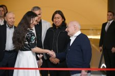 В Центре Гейдара Алиева открылась персональная выставка перуанского художника (ФОТО)