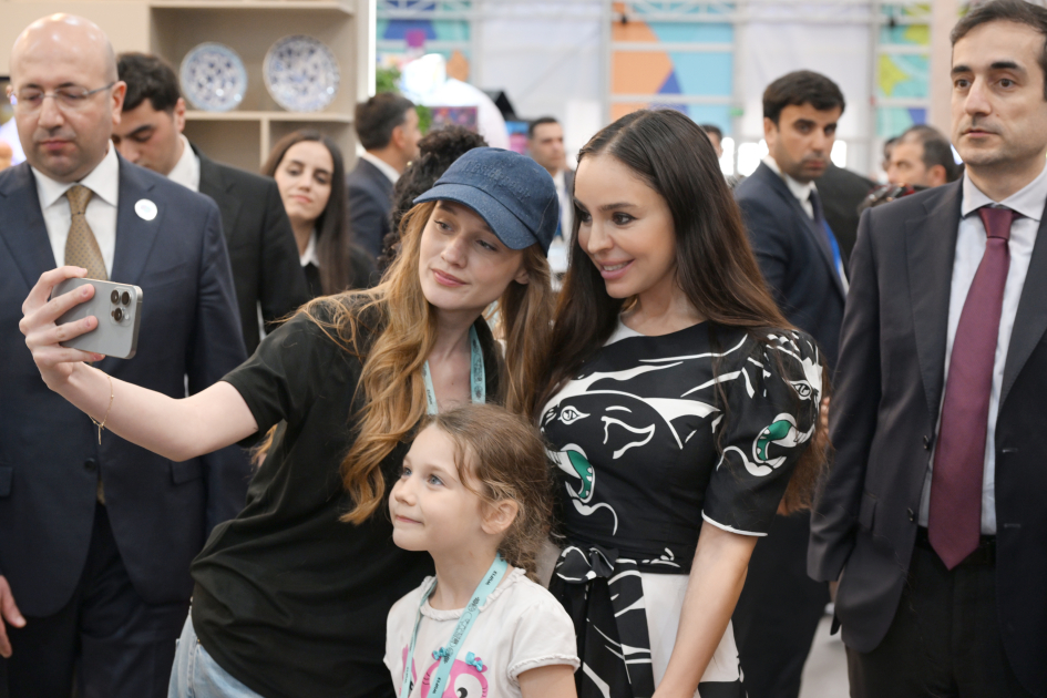 Вице-президент Фонда Гейдара Алиева Лейла Алиева и руководитель Баку Медиа Центра Арзу Алиева ознакомились с выставкой Urban Expo (ФОТО)