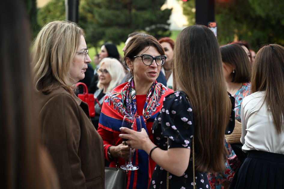 В Центре Гейдара Алиева открылась персональная выставка перуанского художника (ФОТО)