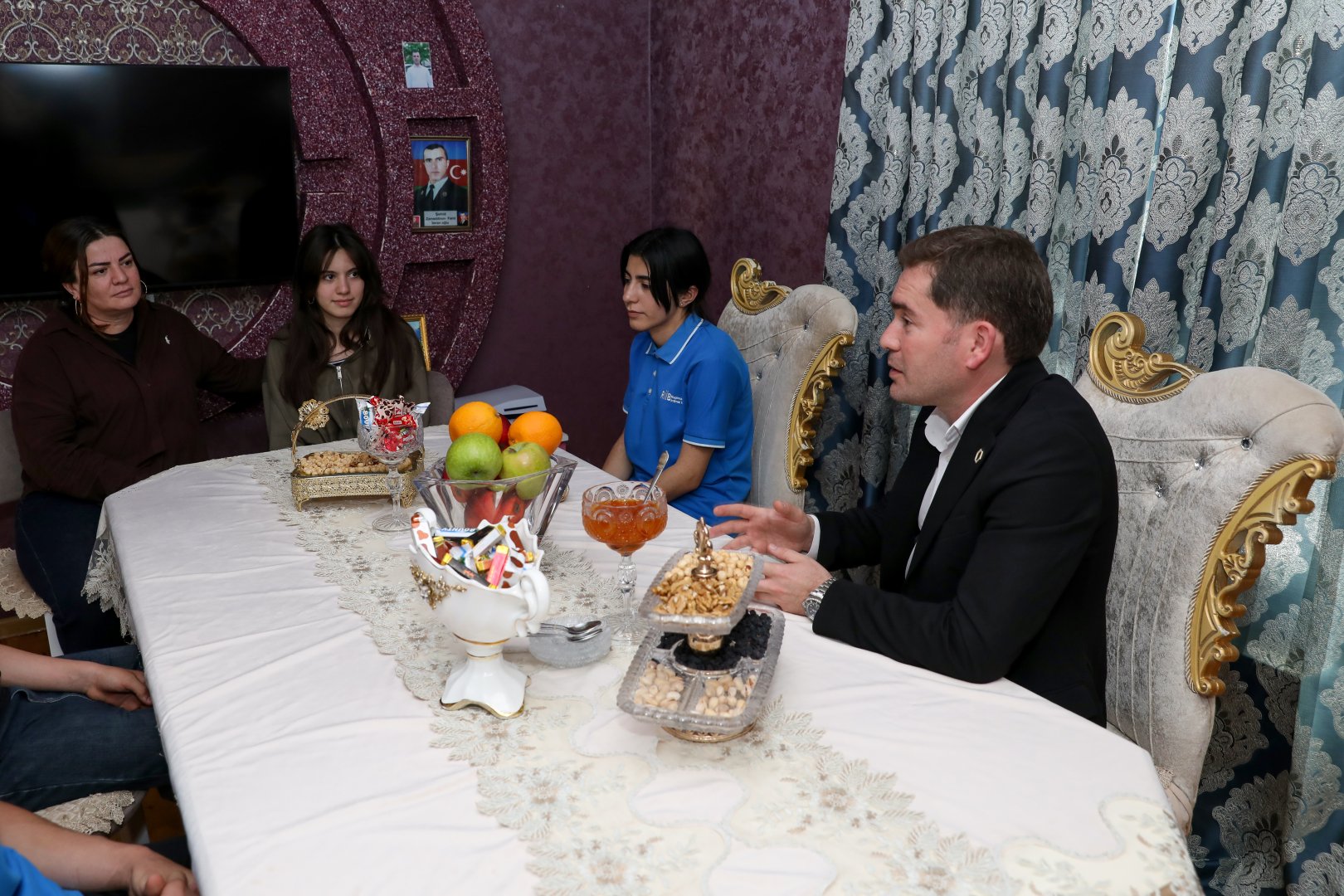 PASHA Holding предоставил праздничные подарки семьям шехидов (ФОТО)