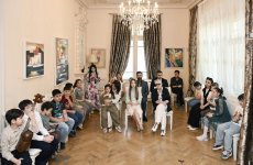 Алена Алиева приняла участие в благотворительном мастер-классе для детей в Центре творчества Максуда Ибрагимбекова (ФОТО)