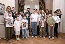 Алена Алиева приняла участие в благотворительном мастер-классе для детей в Центре творчества Максуда Ибрагимбекова (ФОТО)