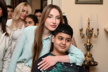 Алена Алиева приняла участие в благотворительном мастер-классе для детей в Центре творчества Максуда Ибрагимбекова (ФОТО)