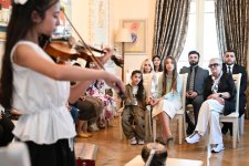 Алена Алиева приняла участие в благотворительном мастер-классе для детей в Центре творчества Максуда Ибрагимбекова (ФОТО)