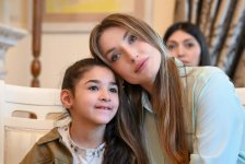 Алена Алиева приняла участие в благотворительном мастер-классе для детей в Центре творчества Максуда Ибрагимбекова (ФОТО)