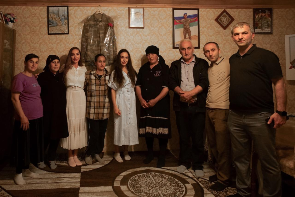 Лейла Алиева и Арзу Алиева посетили в Лянкяране семью шехида (ФОТО)