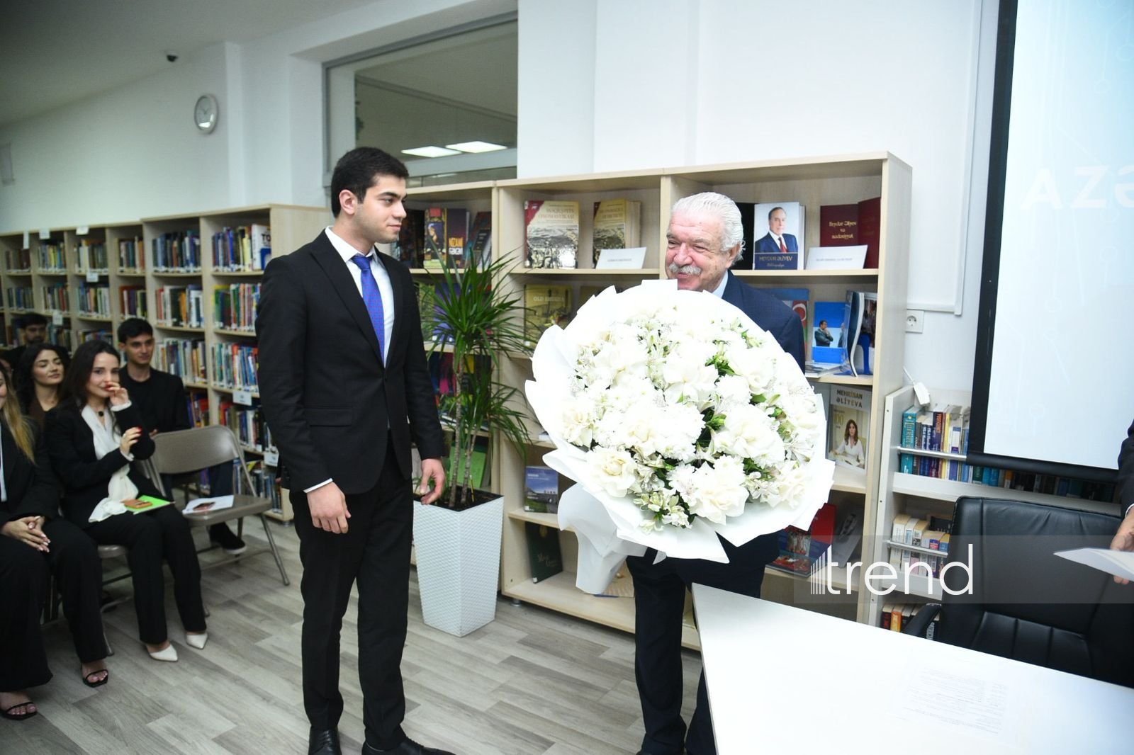 Михаил Гусман удостоен звания почетного профессора Азербайджанского университета языков (ФОТО)
