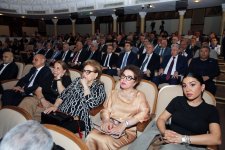 Праздничным концертом торжественно отмечен юбилей народного поэта Азербайджана Сабира Рустамханлы (ФОТО)