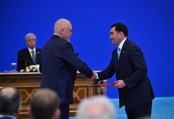Казахстан и Россия подписали 14 соглашений по АЭС, нефтяной сфере и валютному свопу
