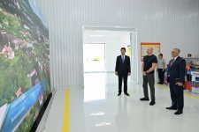 Президент Ильхам Алиев принял участие в открытии предприятия по производству рабочих перчаток в Ханкенди (ФОТО)