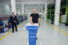 Президент Ильхам Алиев принял участие в открытии предприятия по производству рабочих перчаток в Ханкенди (ФОТО)