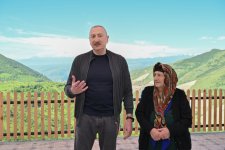 Президент Ильхам Алиев ознакомился с работами, проводимыми в селе Бёюк Галадереси Шушинского района, встретился с жителями (ФОТО/ВИДЕО)