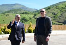 Президент Ильхам Алиев ознакомился с работами, проводимыми в селе Бёюк Галадереси Шушинского района, встретился с жителями (ФОТО/ВИДЕО)